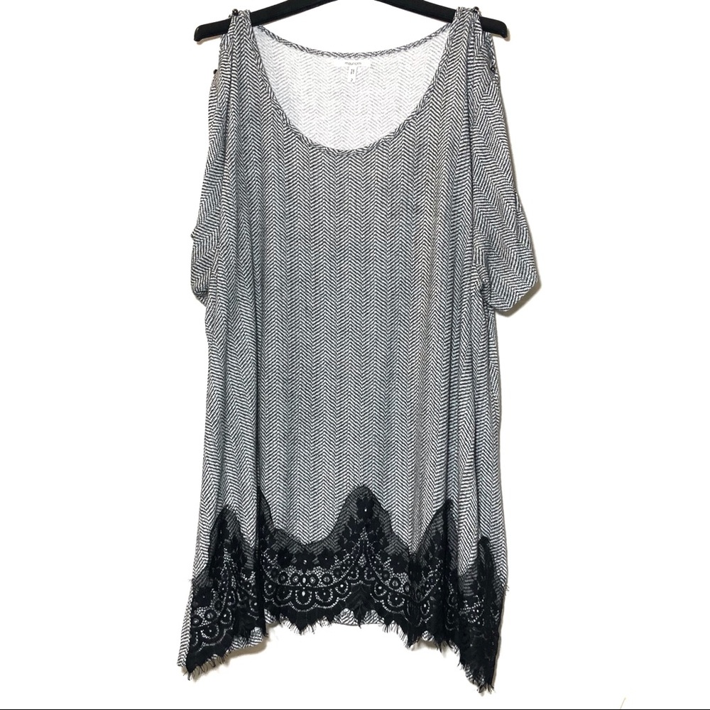 Maurices black and white top black lace
